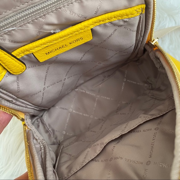 Firm ✨Michael Kors convertible Erin backpack - Picture 10 of 15